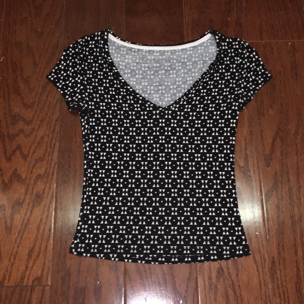 Black and white cropped shirt